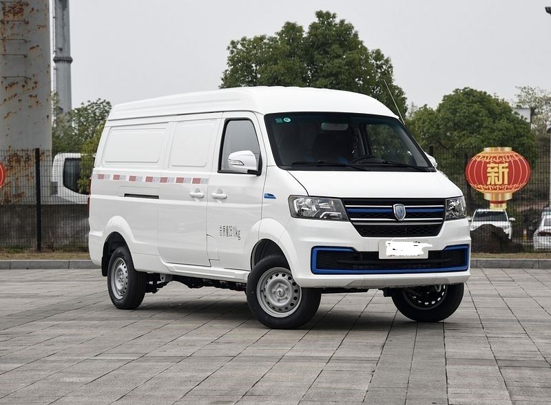 Karayolu şekli Jinbei Aile tarzı Yeni Elektrikli Van Hiace EV 220N.m ve 300km NEDC ile 80km/h'de en yüksek hızla