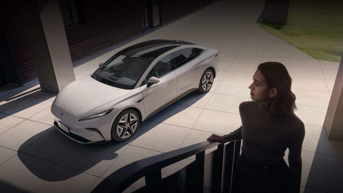 Temiz elektrikli araç Feifan F7 ücretsiz pil şarjı ve ömür boyu değiştirme ile geliyor 500km RWD tahrik sistemi elektrikli araba