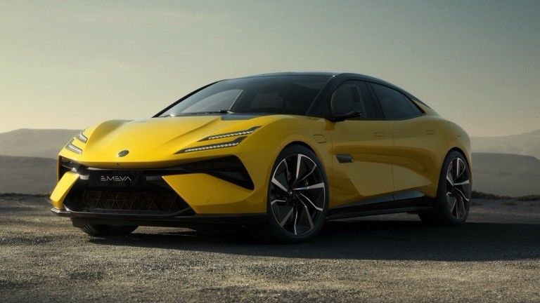 Lotus Emeya, 650km menzil 250km/h en yüksek hız ve 450kw güç ile dört kapılı GT gövde tarzında firmanın yeni EV teknolojisini paketliyor.