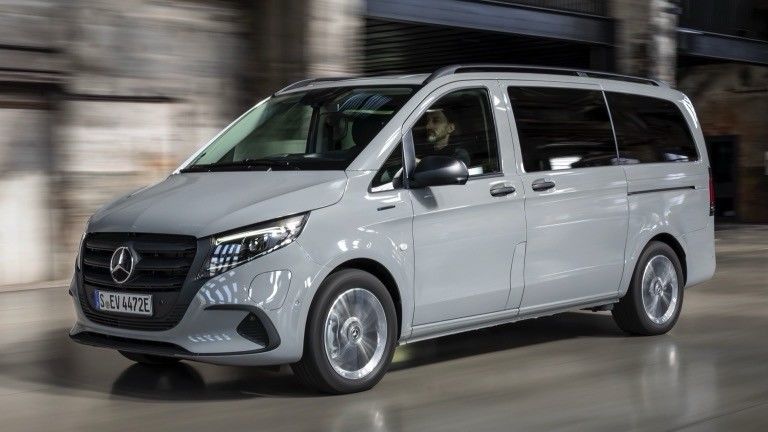 9 Koltuklu EV Mercedes-Benz EVito Tourer Long 201 BHP elektrikli motor ve 90kWh kullanılabilir pil ile